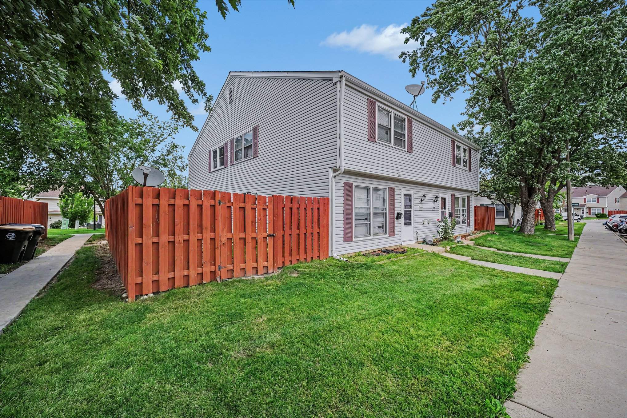 Residential homes in Hoffman Estates, Illinois